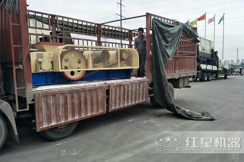 紅星機(jī)器廠家對輥制砂機(jī)發(fā)貨 紅星機(jī)器廠家對輥制砂機(jī)發(fā)貨