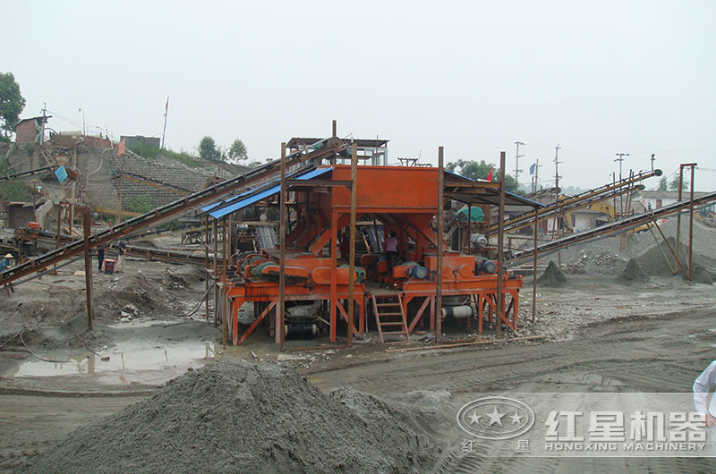 對輥破碎機(jī)加工煤矸石生產(chǎn)現(xiàn)場 對輥破碎機(jī)加工煤矸石生產(chǎn)現(xiàn)場