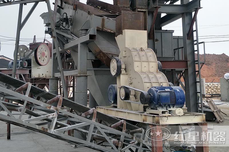 雙極破碎機(jī)生產(chǎn)現(xiàn)場