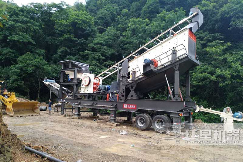 菲律賓輪胎移動破碎篩分站設(shè)備現(xiàn)場 菲律賓輪胎移動破碎篩分站設(shè)備現(xiàn)場
