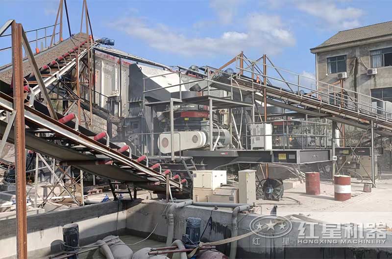 移動式圓錐碎石機(jī)加工現(xiàn)場 移動式圓錐碎石機(jī)加工現(xiàn)場