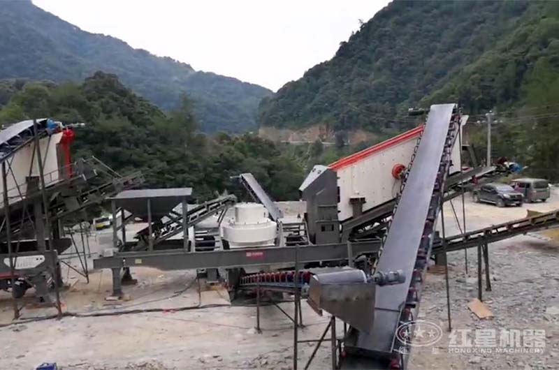 移動(dòng)制砂機(jī)現(xiàn)場(chǎng) 移動(dòng)制砂機(jī)現(xiàn)場(chǎng)