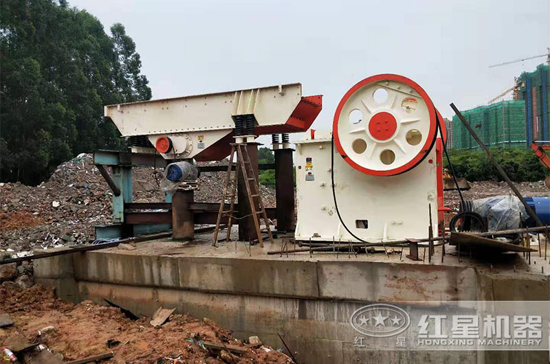 安徽客戶時產(chǎn)160噸電石破碎生產(chǎn)線現(xiàn)場 安徽客戶時產(chǎn)160噸電石破碎生產(chǎn)線現(xiàn)場