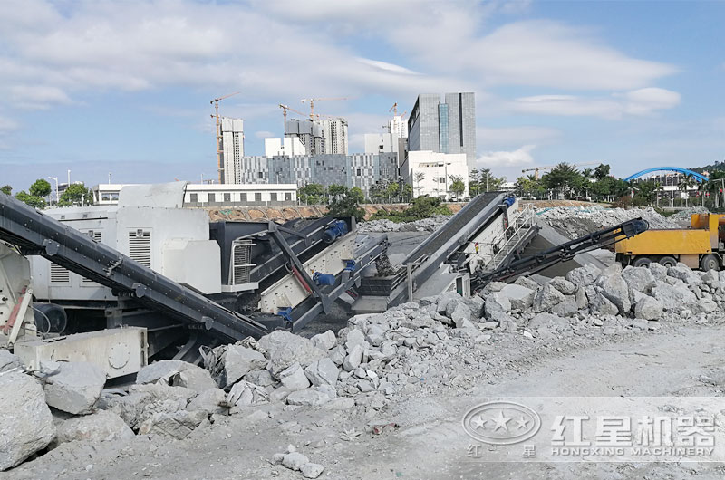 紅星履帶破碎篩分站現(xiàn)場(chǎng) 紅星履帶破碎篩分站現(xiàn)場(chǎng)