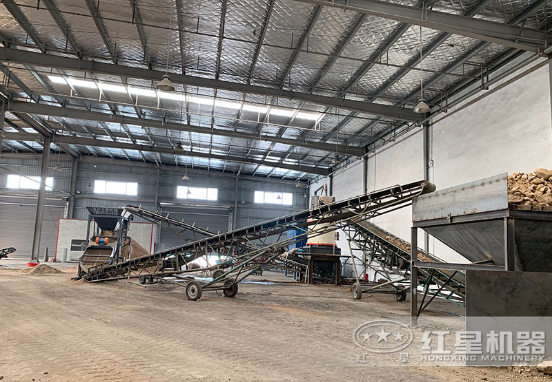 軟石料破碎制砂現(xiàn)場 軟石料破碎制砂現(xiàn)場