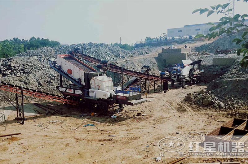 移動(dòng)鄂破和移動(dòng)反擊破作業(yè)現(xiàn)場 移動(dòng)鄂破和移動(dòng)反擊破作業(yè)現(xiàn)場