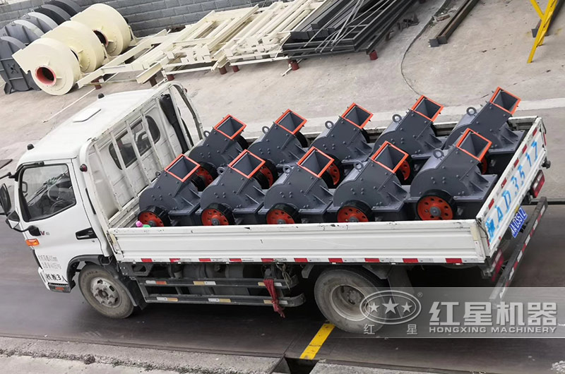 小型錘式粉碎機(jī)發(fā)貨 小型錘式粉碎機(jī)發(fā)貨