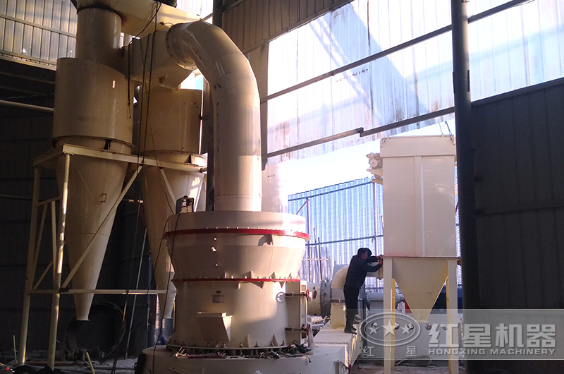 雷蒙磨粉機(jī)加工現(xiàn)場(chǎng)實(shí)拍 雷蒙磨粉機(jī)加工現(xiàn)場(chǎng)實(shí)拍