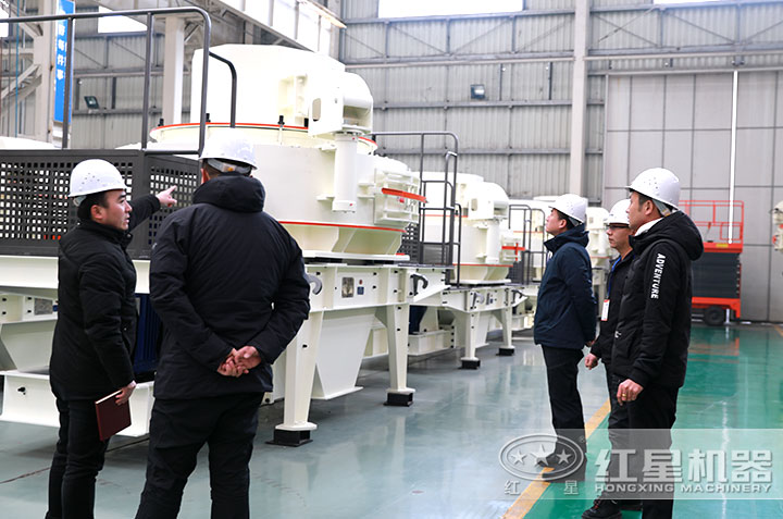 用戶來廠考察，有業(yè)務經理現場報價