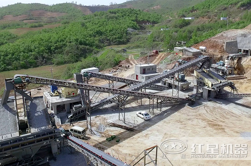 南陽(yáng)生產(chǎn)現(xiàn)場(chǎng)，根據(jù)產(chǎn)量搭配生產(chǎn)線(xiàn)設(shè)備